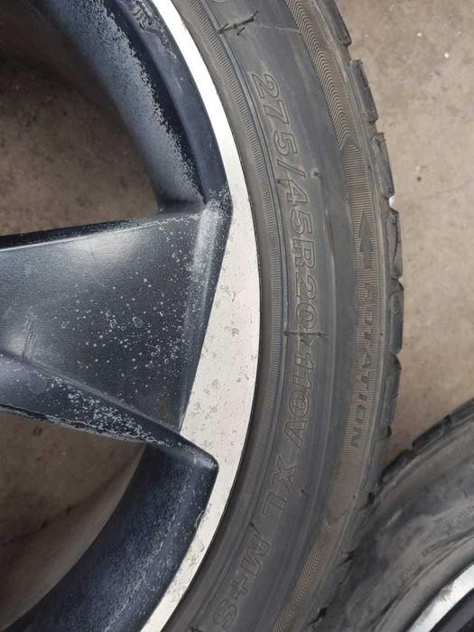 Комплект дисков с шинами Audi Q7 275/45/20.