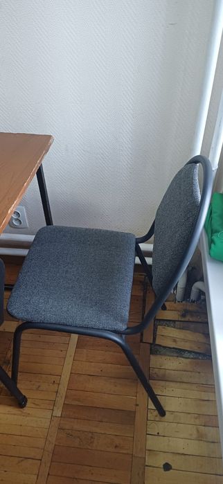 Продам стулья учебные