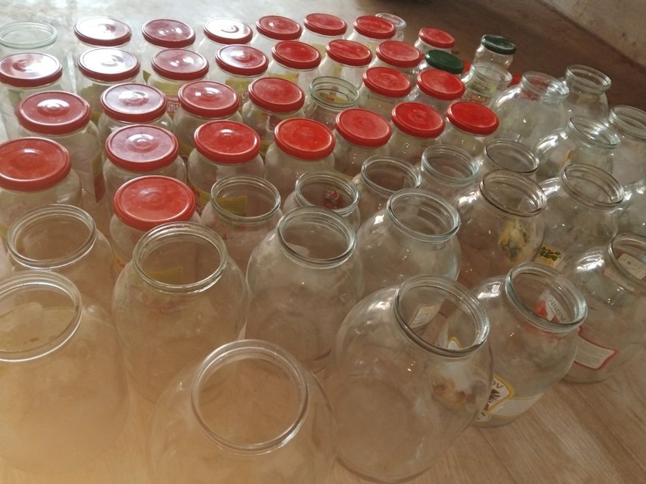 Банка әртүрлі көлемде