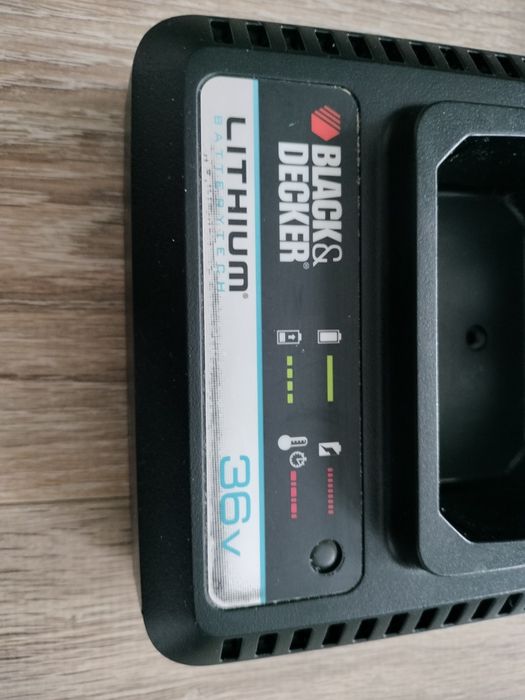 Încărcător black & decker 36 volți
