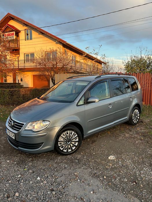 Vând Volskwagen Touran 1.9 Diesel
