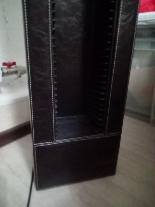 Торшер из натуральной кожи.