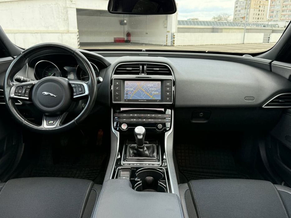 Jaguar XE R-sport, an 2016