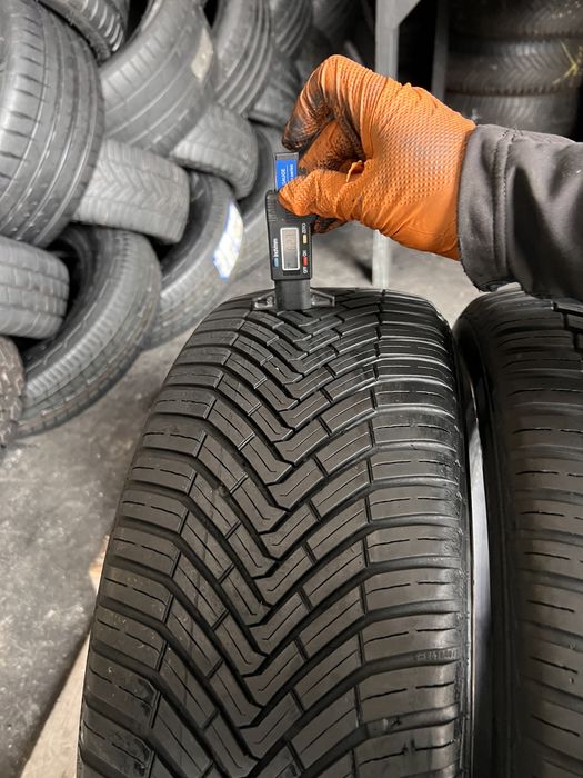 2 anvelope all season M+S , 205/55/16 , Continental , 6.3 mm