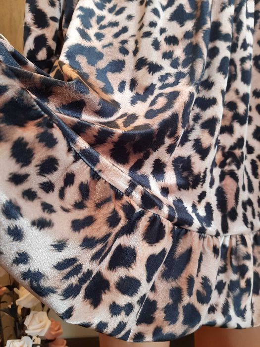 Рокля от тънък плюш с ластик в талията