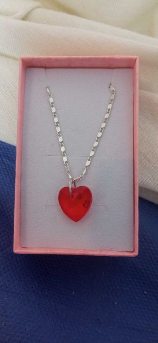 Ново, дамско сребърно колие с висулка.Различни модели и цени. В кутия.