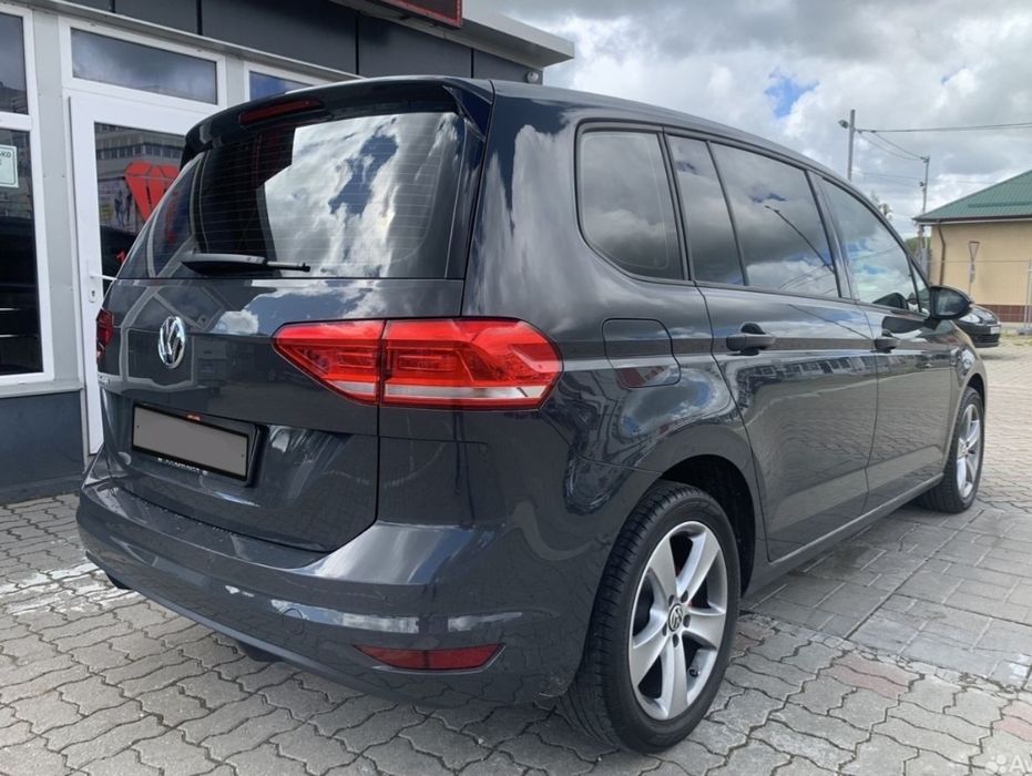 Услуги семейного кроссовера (4-6 пассажирских мест): Wolsvagen Touran