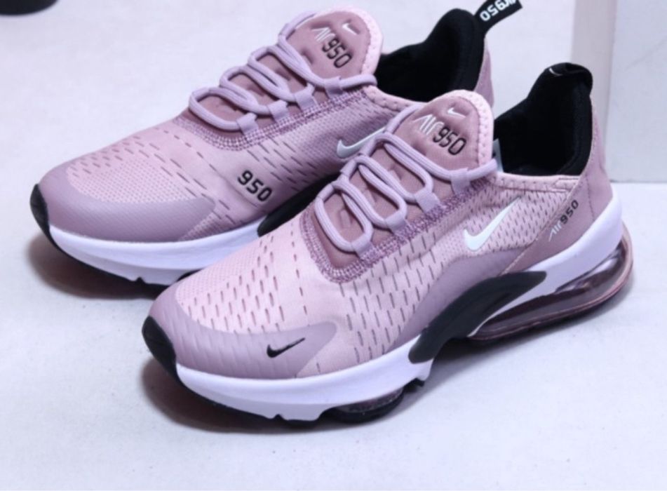 Кроссовки, обувь