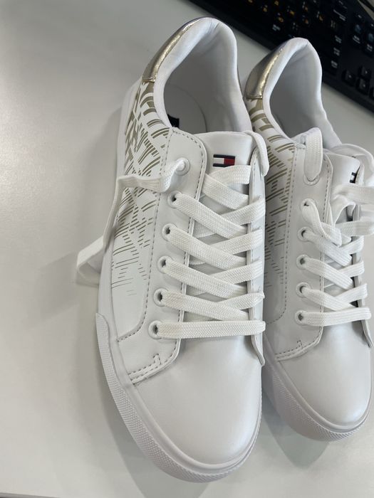 Белые кеды Tommy Hilfiger