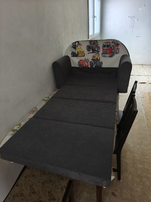 Детско канапе, става и на легълце.