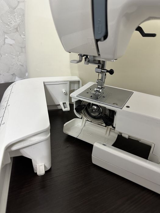 Швейная машина janome