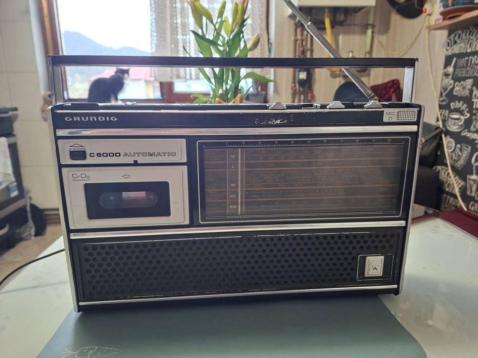Radiocasetofon Grundig C 6000 Automatic,  funcțional pe baterii, pt.piese, colecție