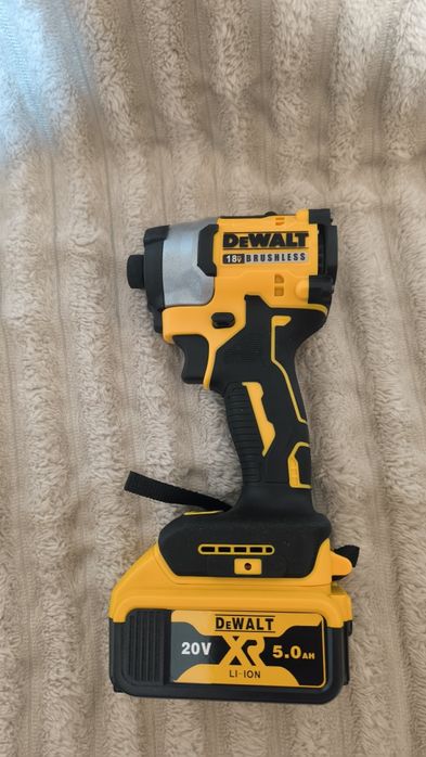 Винтоверт инпакт DeWalt