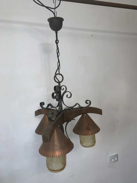 Candelabru terasa/cabana din lemn cu fier forjat