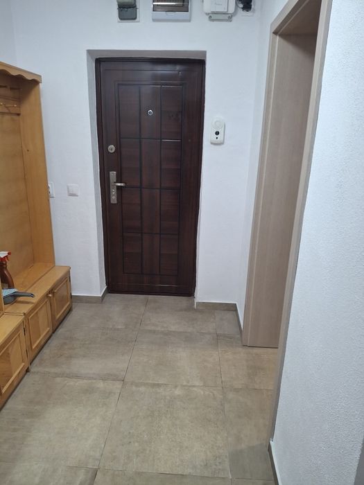 Închiriez apartament