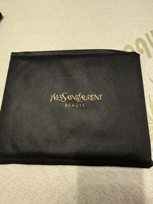 Yves Saint Laurent козметичен несесер