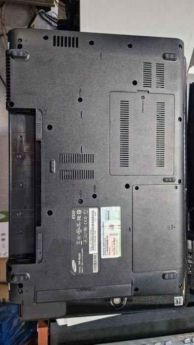 Laptop Samsung R520 si Acer Aspire 7520G