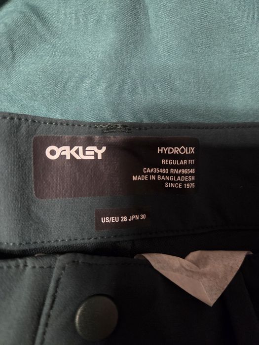 Pantaloni si scapi Oakley