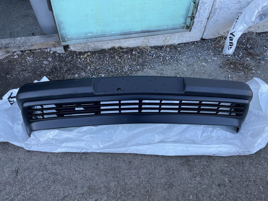 Передний бампер на Mercedes W124