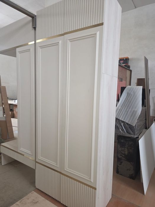 Продам прихожая шкаф