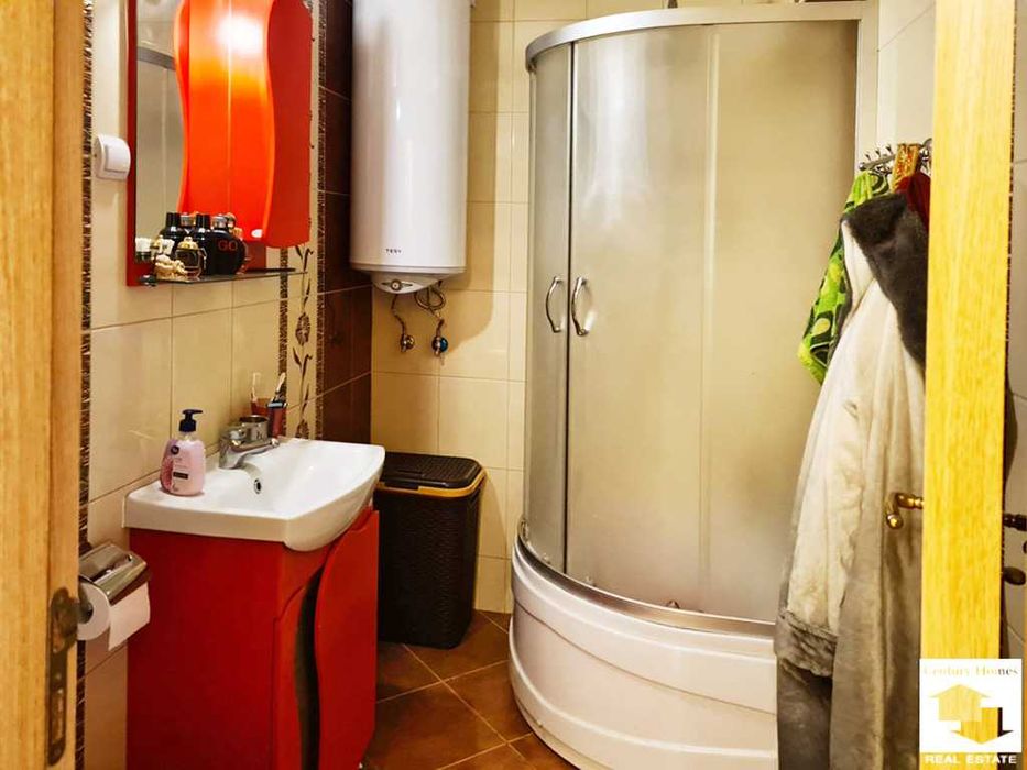 Дава се под наем Тристаен апартамент в Велико Търново, Център - 100 кв.м за 165000 € - Снимка #10