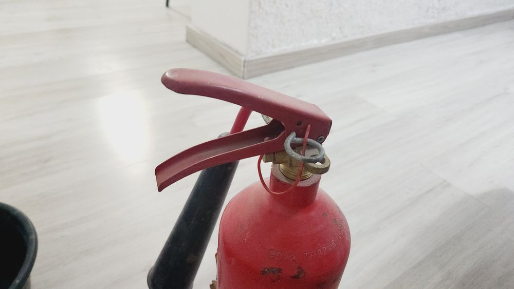 Продам огнетушитель , б/у