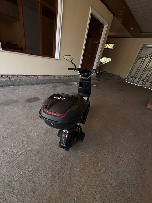 Skuter sotiladi 5ta akumlyatorli obmen bor