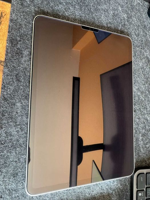 Ipad pro 4th generation 11 inch Wi-Fi + Cellular