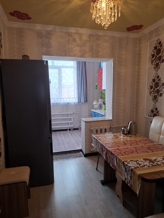 Продам  4 - комнатную  квартиру