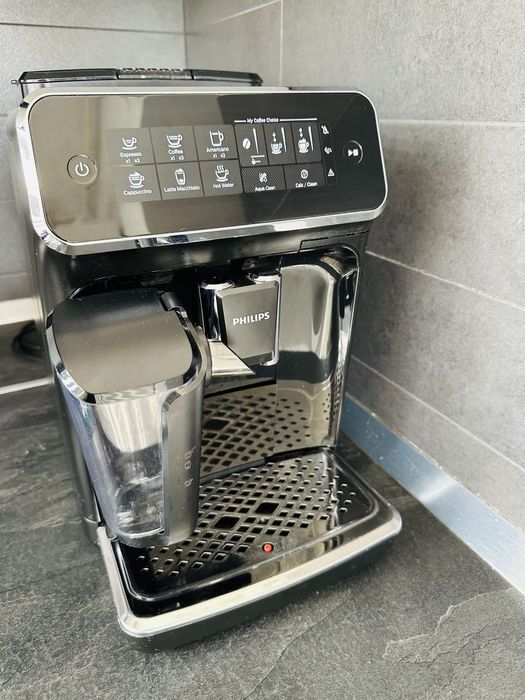 Espressor automat PHILIPS Seria 3200 LatteGo EP3241/50