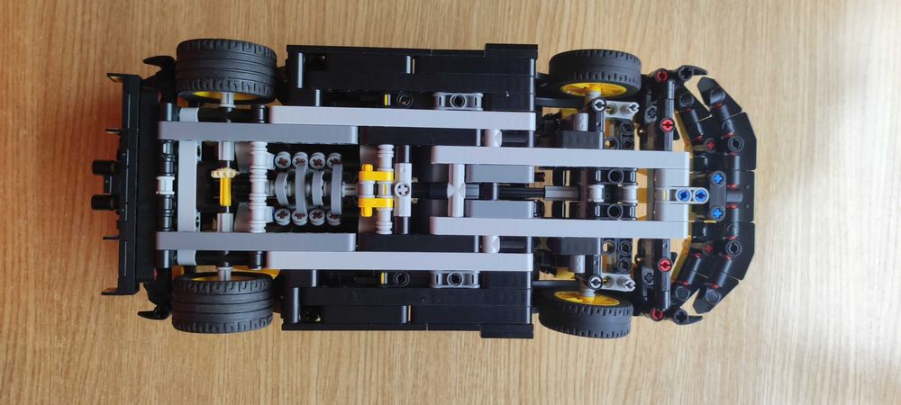 Lego Technic Bolid Bugatti 42151