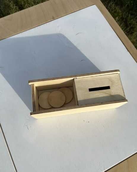 Коробочка постоянства с монеткой