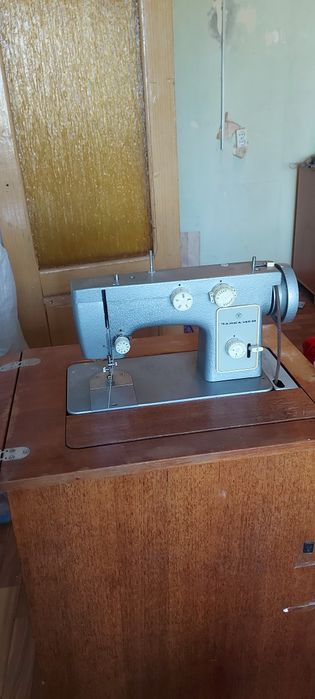 Ножная швейная машина