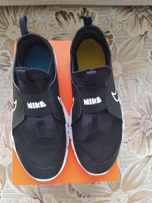 Маратонки- NIKE.Модела е унисекс.