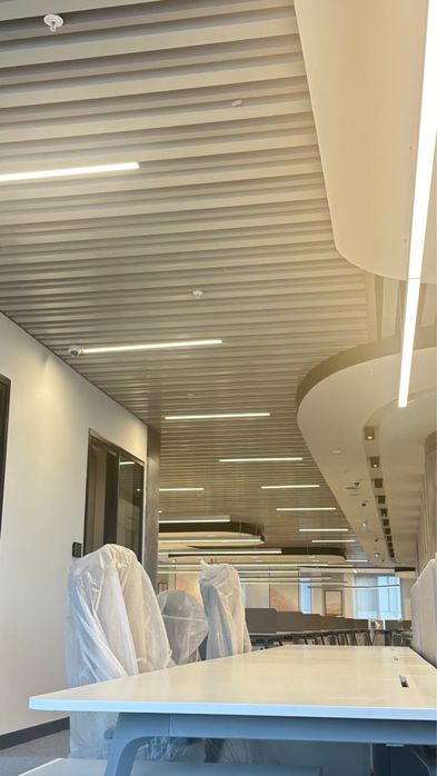 Реечный потолок металл профиль оценковка алюмин грильято армстрон PC56