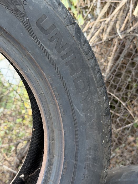 215/60/17 Uniroyal