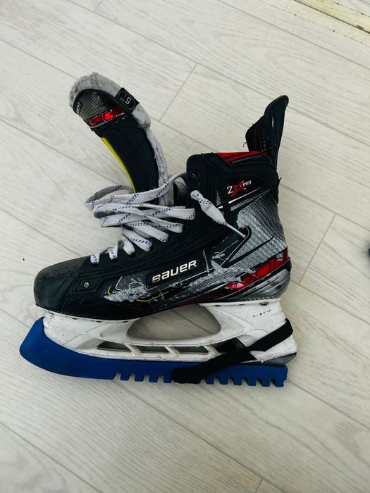 Коньки хоккейный