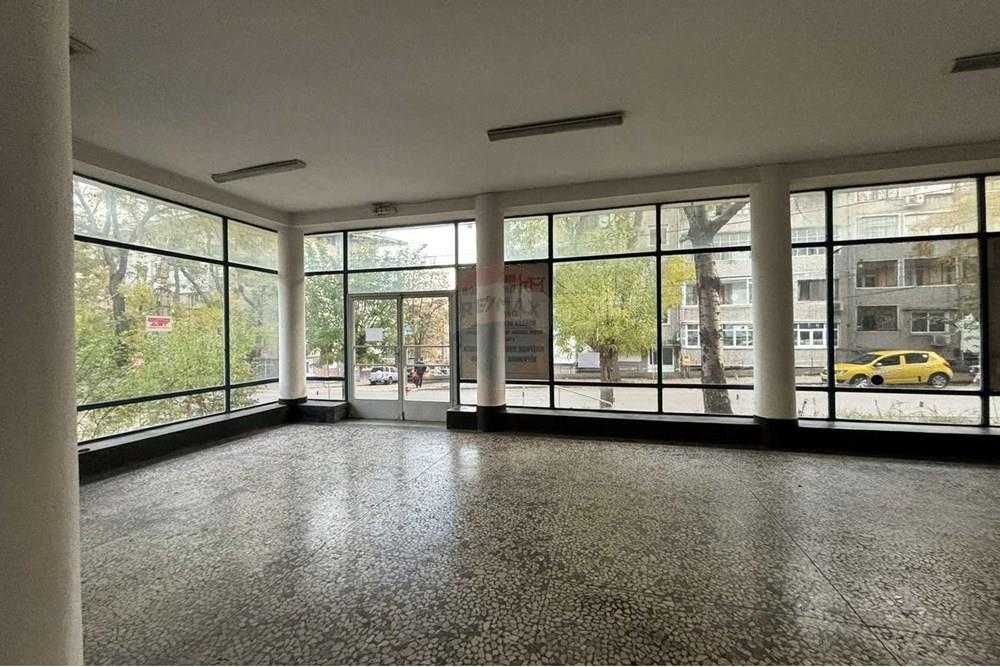 Дава се под наем Магазин в Шумен, Математическа гимназия - 269 кв.м за 1504 € - Снимка #9