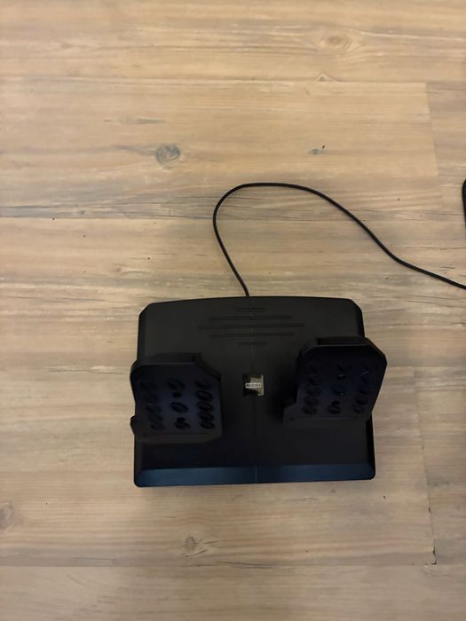 Продавам волан hori wheell racing apex