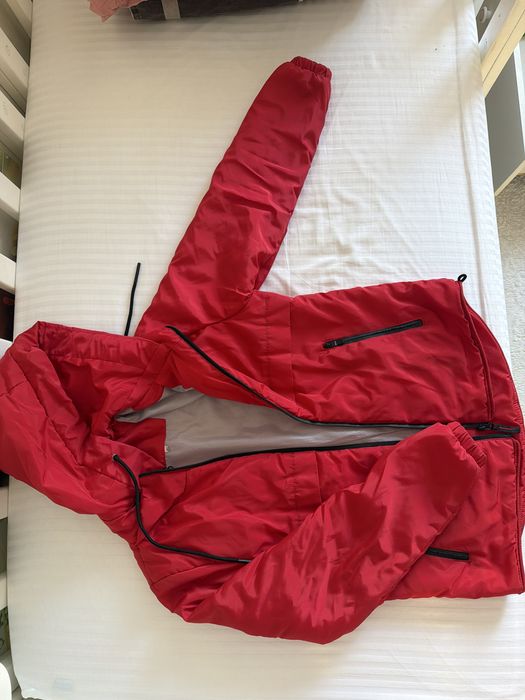 Продам женскую демосезонную куртку