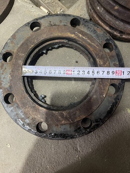 Флянцы стальные  разные диаметра