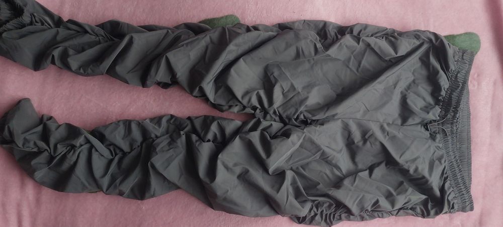 Pantaloni gri de fâș