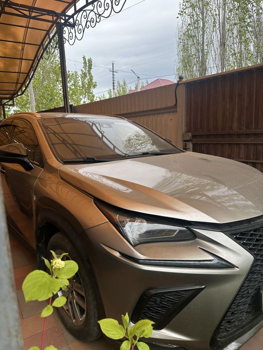 Продам Lexus NX300