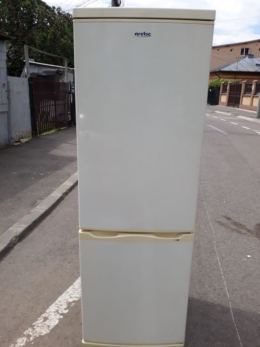 Frigider Arctic model nou Zanussi Whirpool