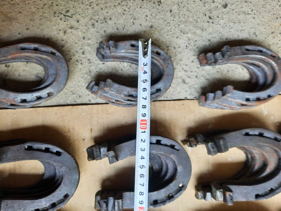 Ковани подкови за коне и магарета