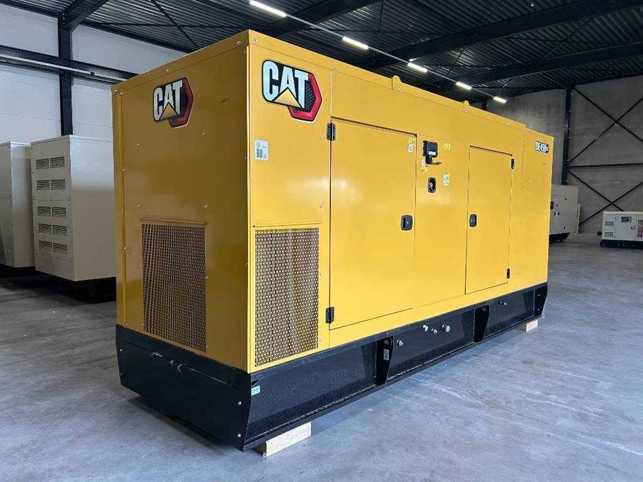 Generator Caterpillar industrial 400 kVA 500 kVA 600 kVA 800 kVA 1000 kVA pentru port nave santier naval uz 24h productie continua