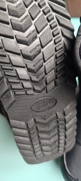 Продам детские зимнии обуви.