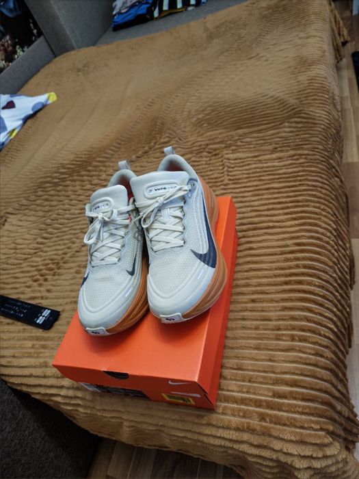 Vând Nike vomero plus