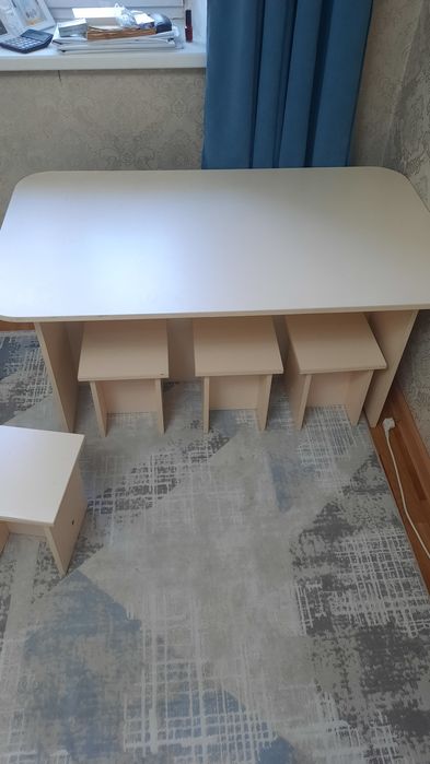 Детский стол со стульями