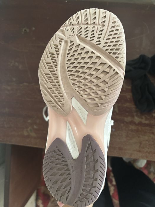 Asics кросовкий продаю оригинальные, купила в vb duken